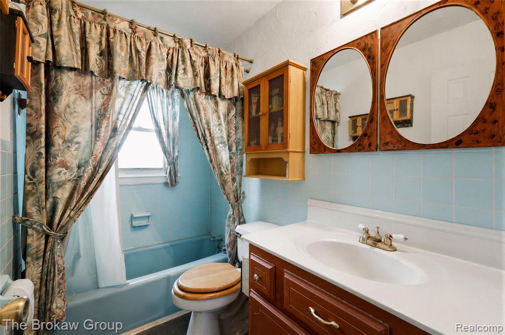 10431 Davison Road Property Photo 28