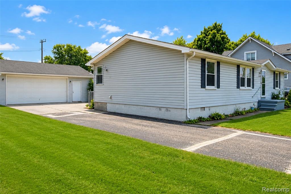 15060 Michael Street Property Photo 5