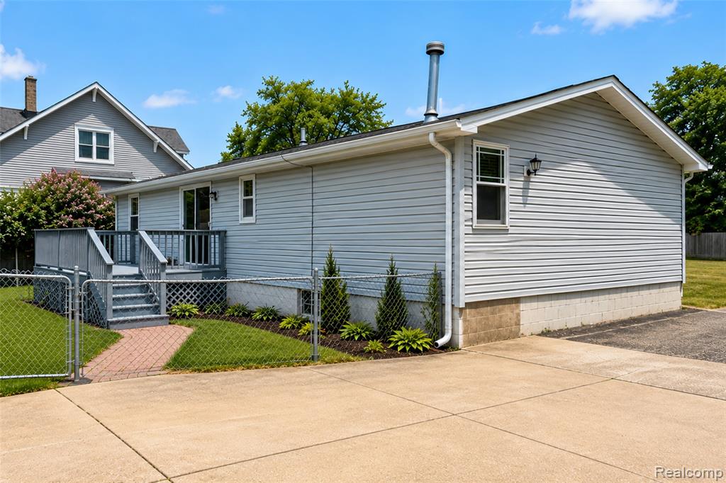 15060 Michael Street Property Photo 6