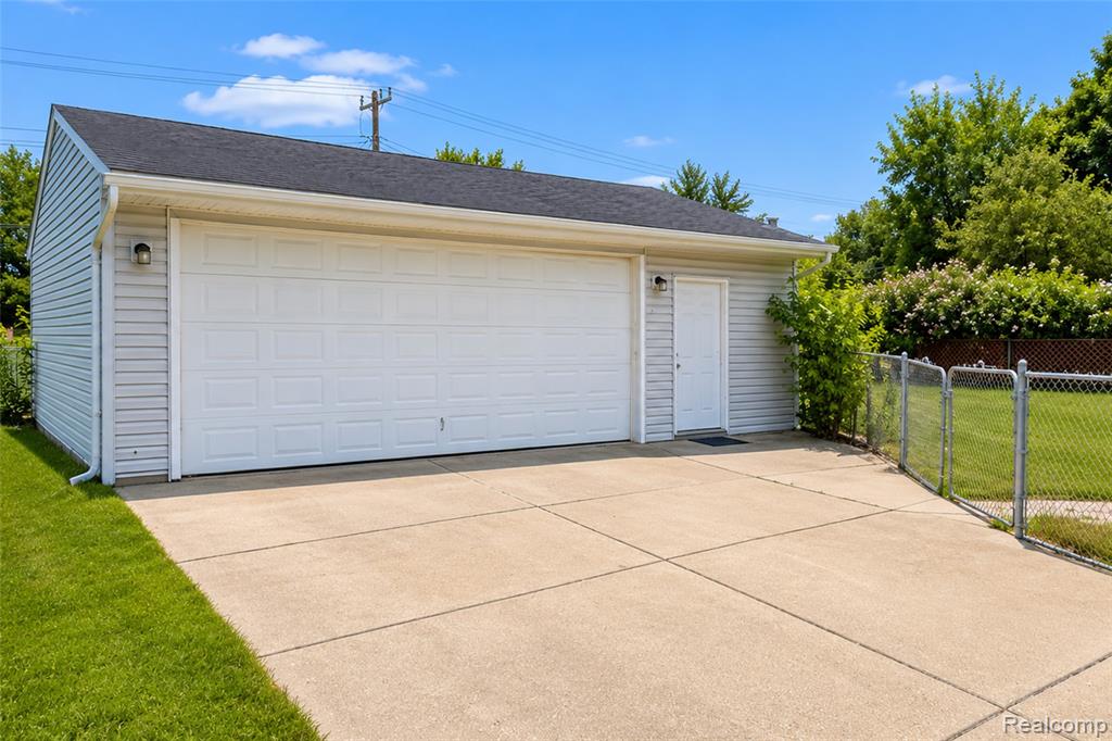 15060 Michael Street Property Photo 7