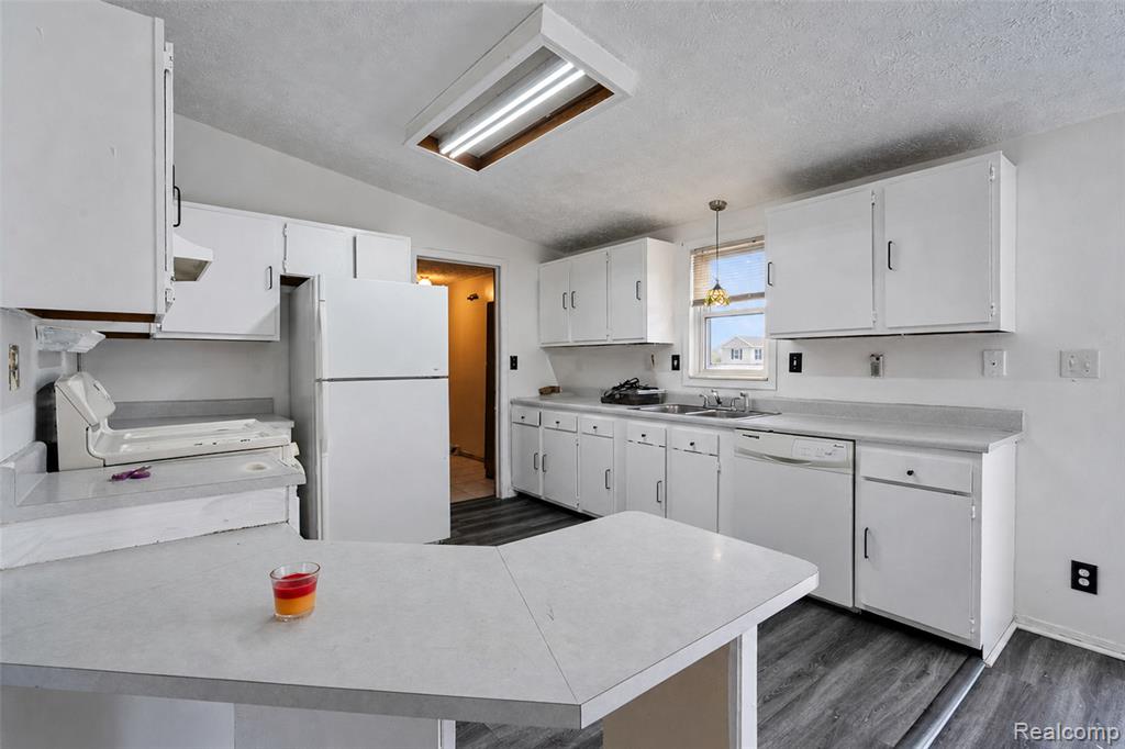 15060 Michael Street Property Photo 14