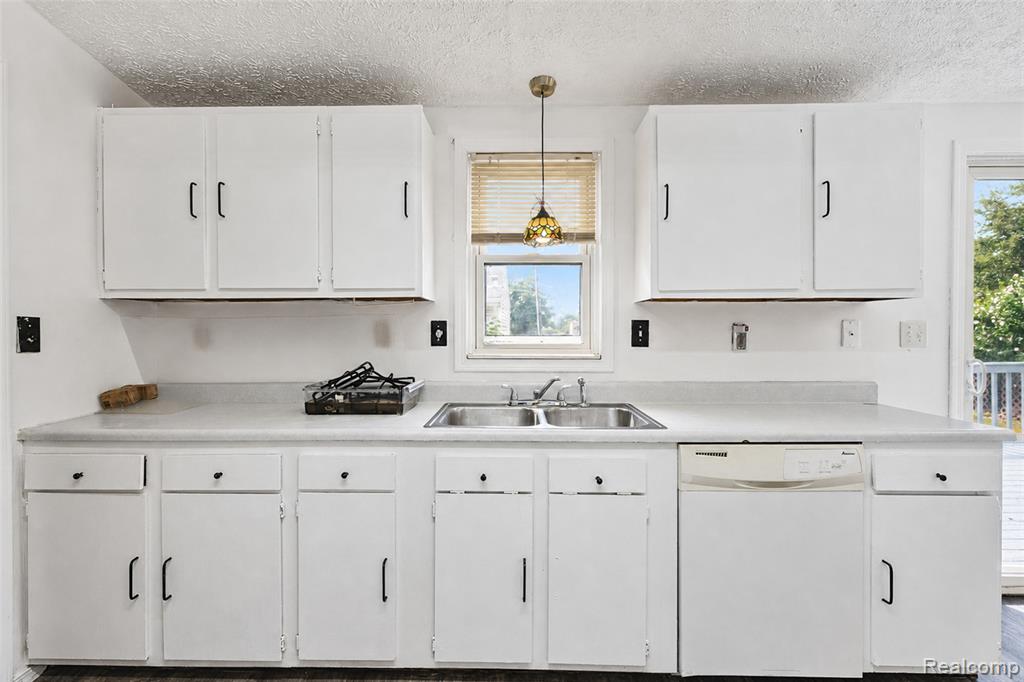 15060 Michael Street Property Photo 18