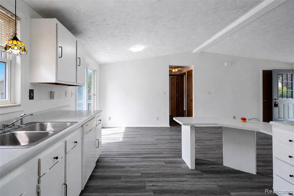 15060 Michael Street Property Photo 19