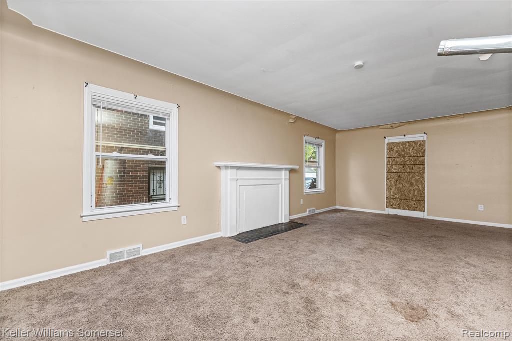 15470 Mapleridge Street Property Photo 4