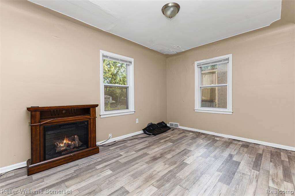 15470 Mapleridge Street Property Photo 5