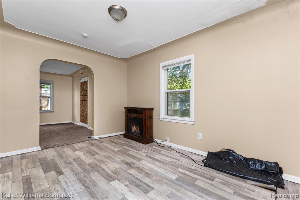 15470 Mapleridge Street Property Photo 6