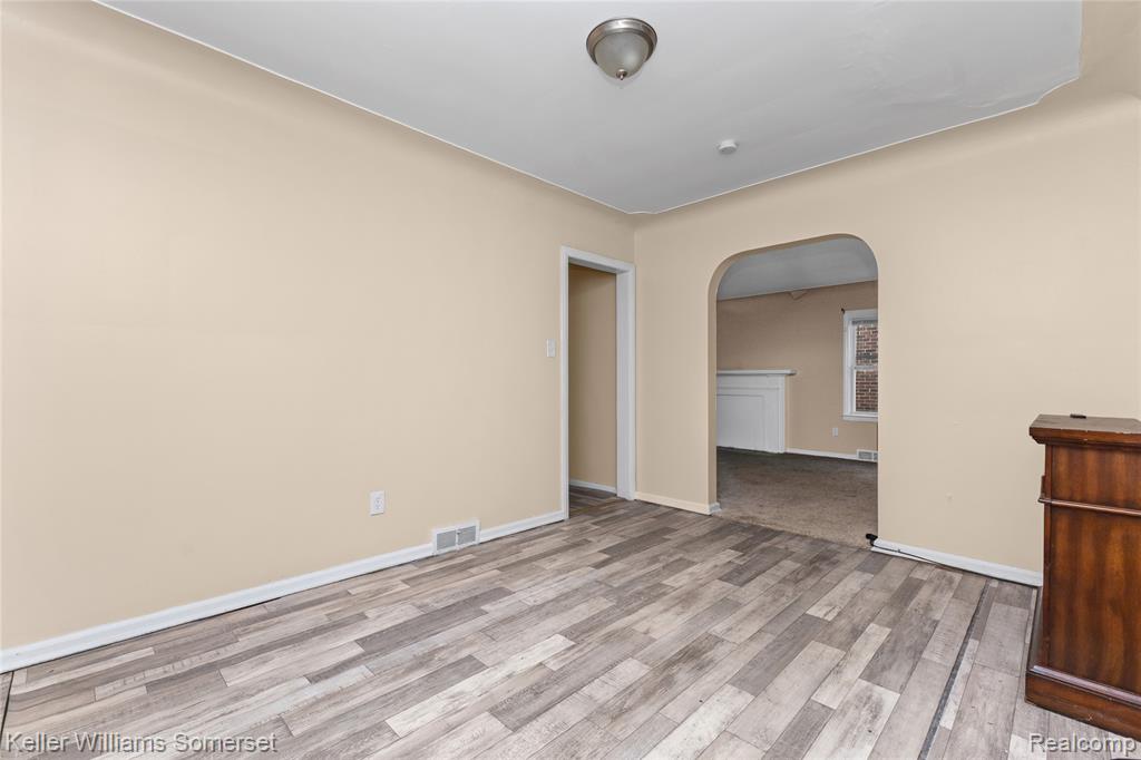 15470 Mapleridge Street Property Photo 7