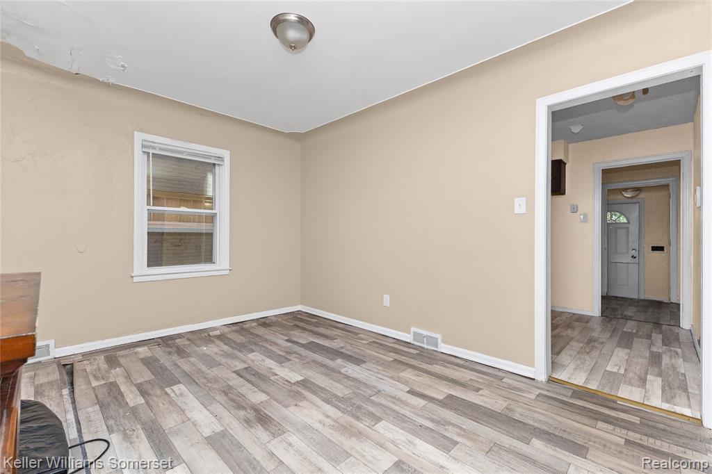15470 Mapleridge Street Property Photo 8