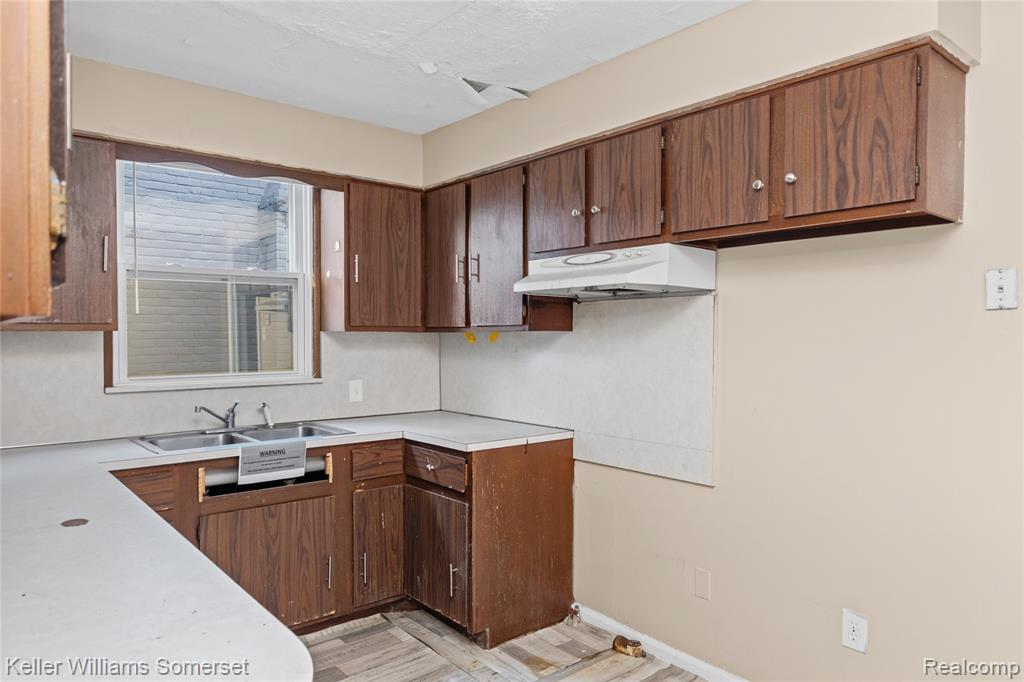 15470 Mapleridge Street Property Photo 9