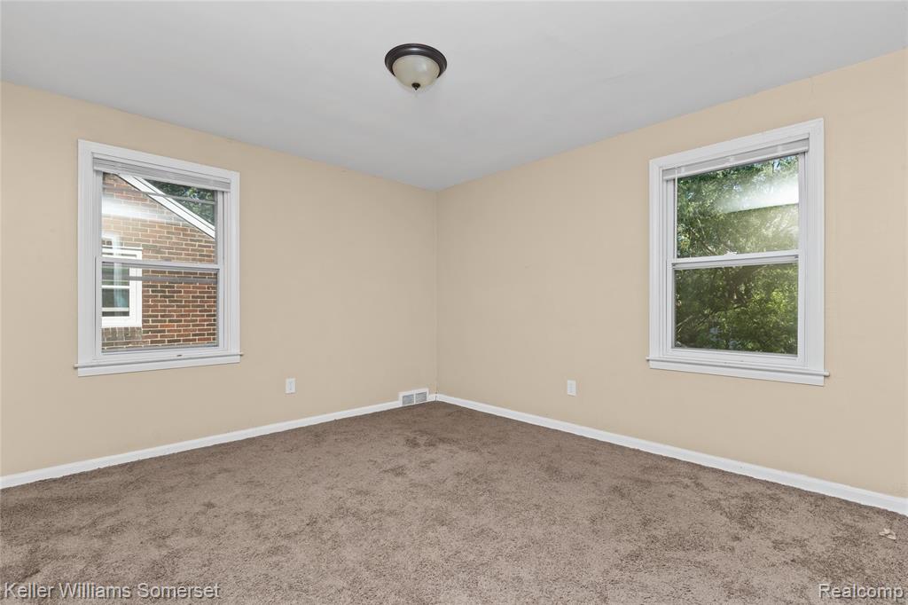 15470 Mapleridge Street Property Photo 17