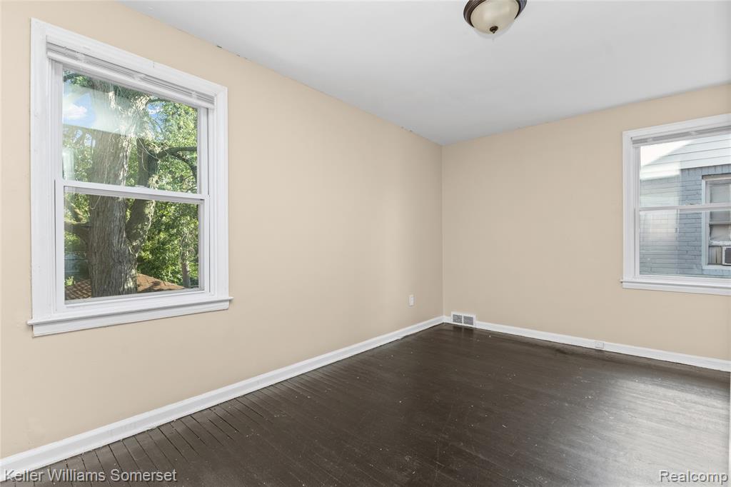 15470 Mapleridge Street Property Photo 20