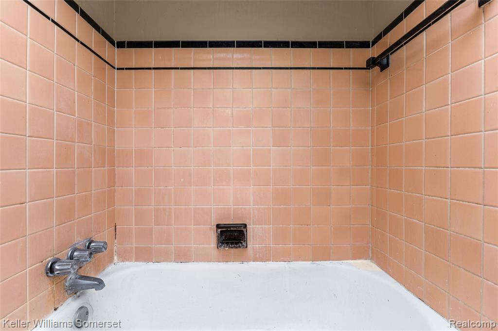 15470 Mapleridge Street Property Photo 24