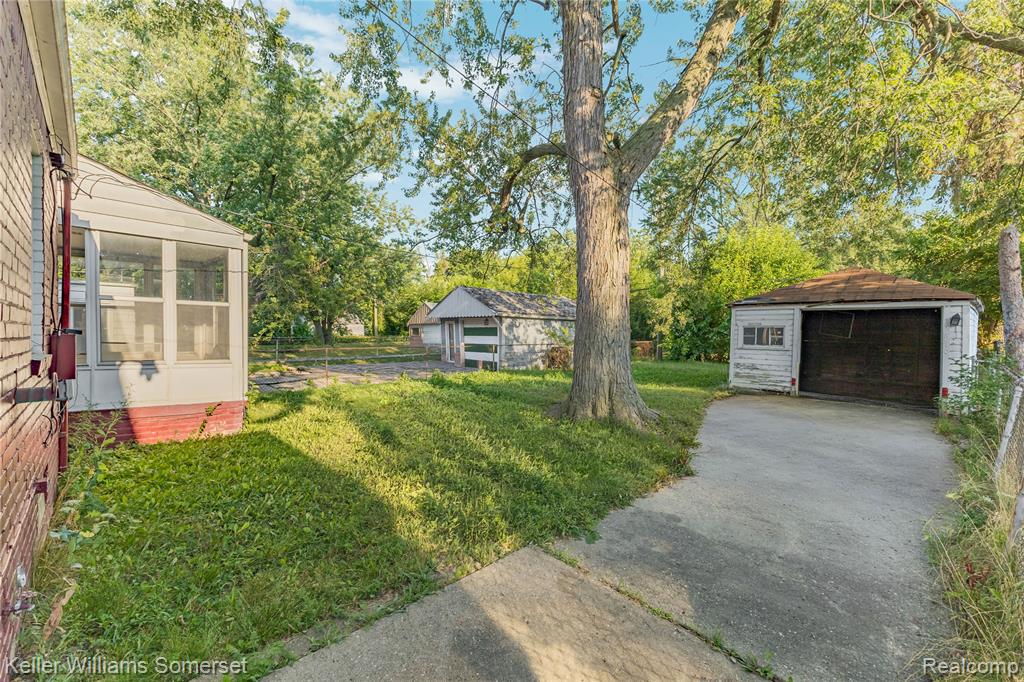 15470 Mapleridge Street Property Photo 26