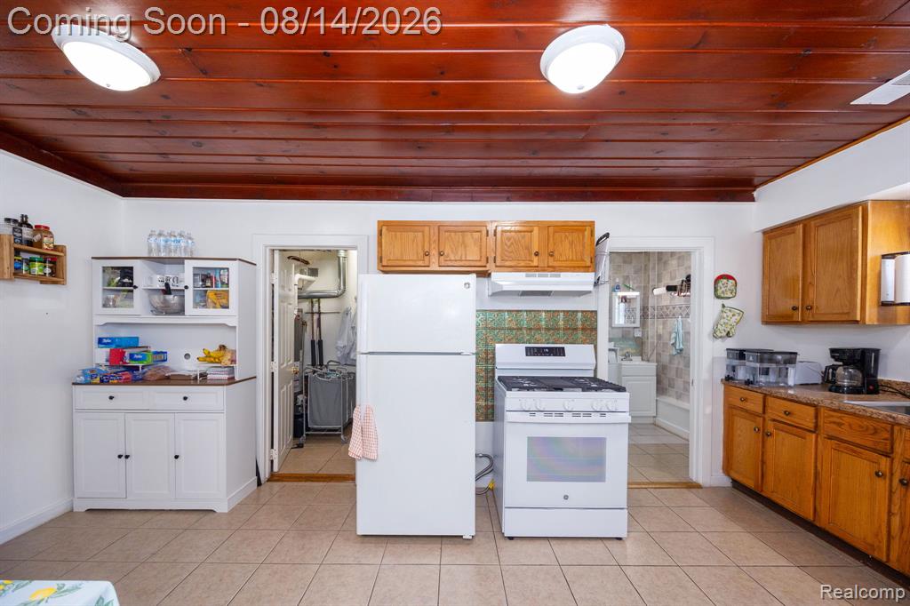 54 Walnut Street Property Photo 17