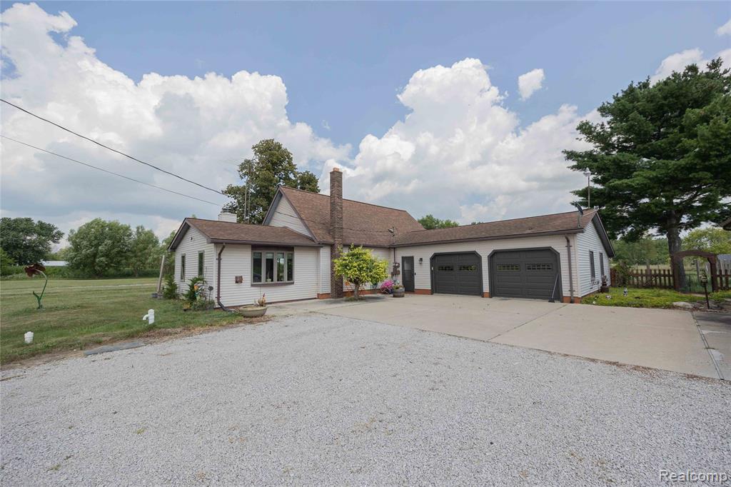 9160 Steffas Road Property Photo 4