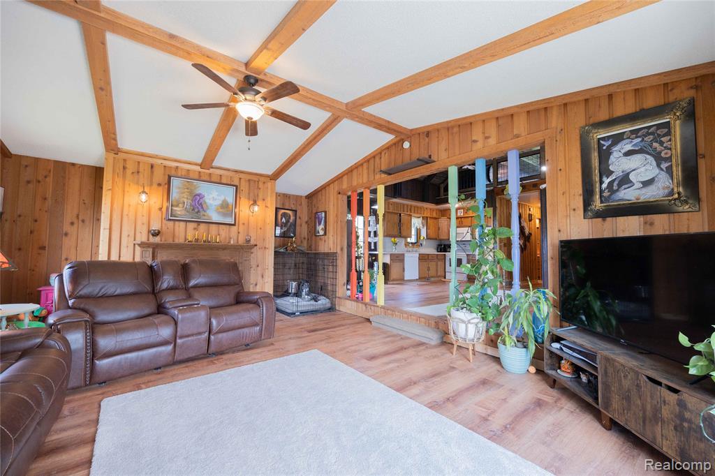 9160 Steffas Road Property Photo 14