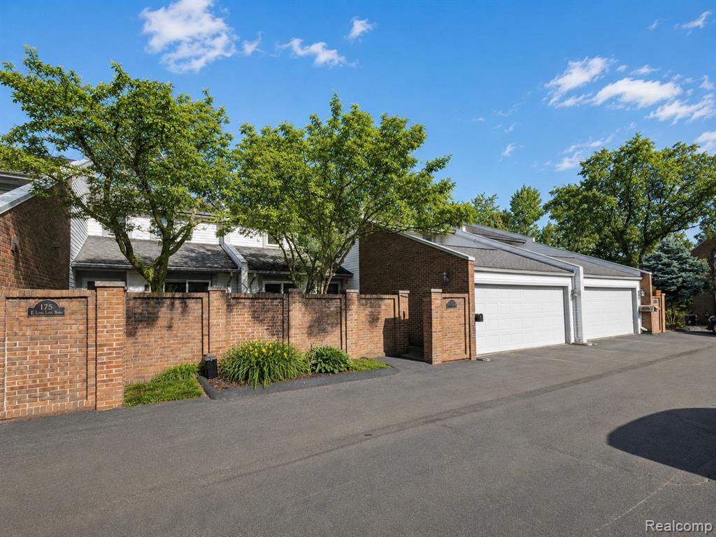 177 E Long Lake Road Property Photo 1