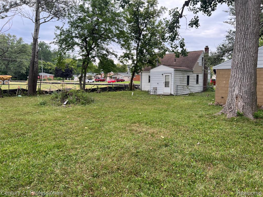 8070 Westpoint Street Property Photo 4