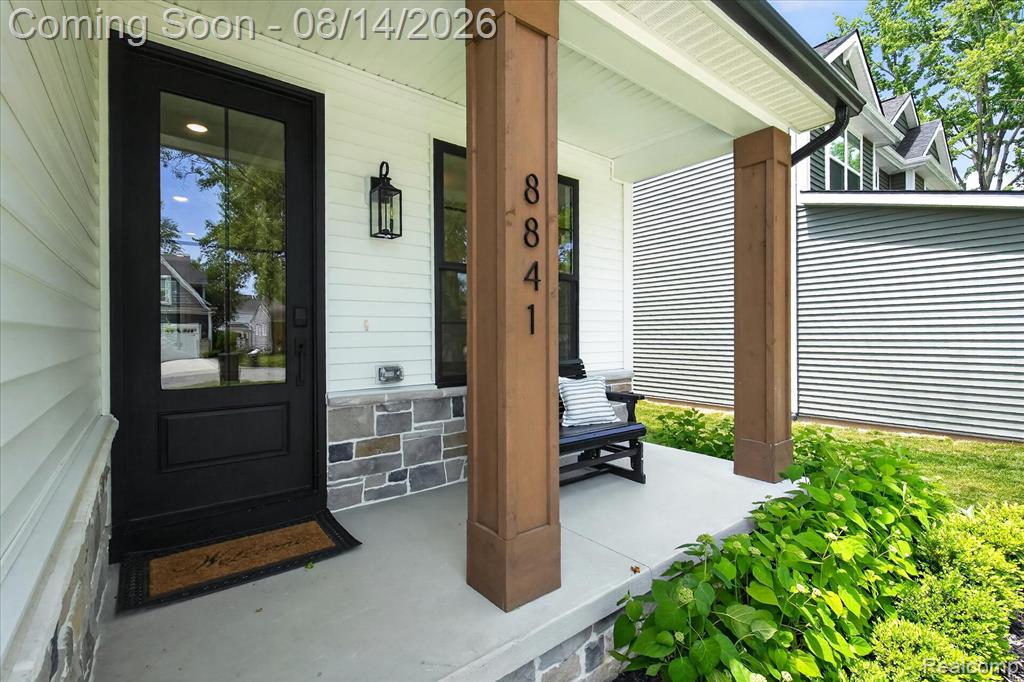 9295 Elmhurst Avenue Property Photo 4