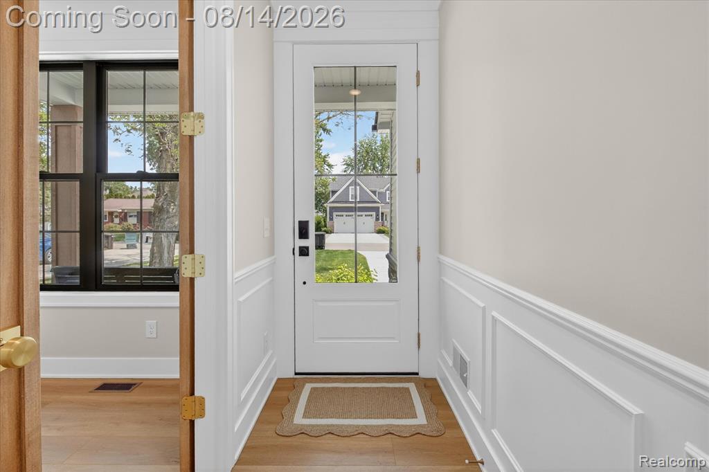 9295 Elmhurst Avenue Property Photo 5