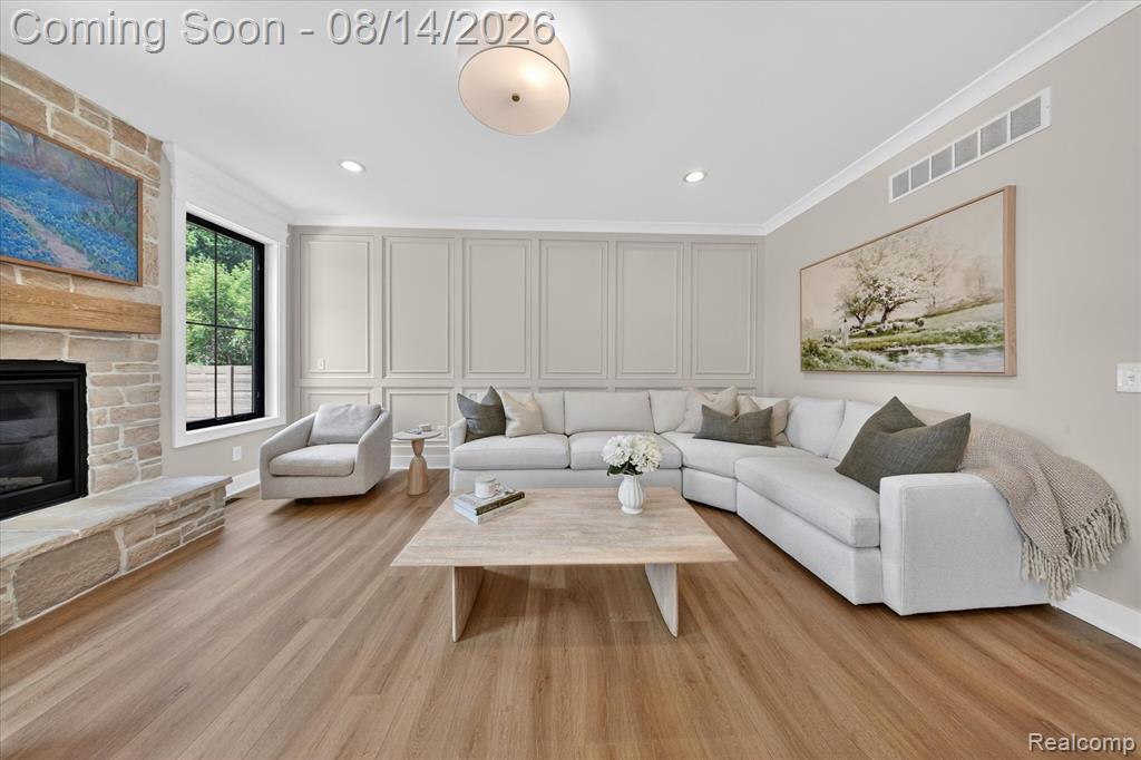 9295 Elmhurst Avenue Property Photo 10