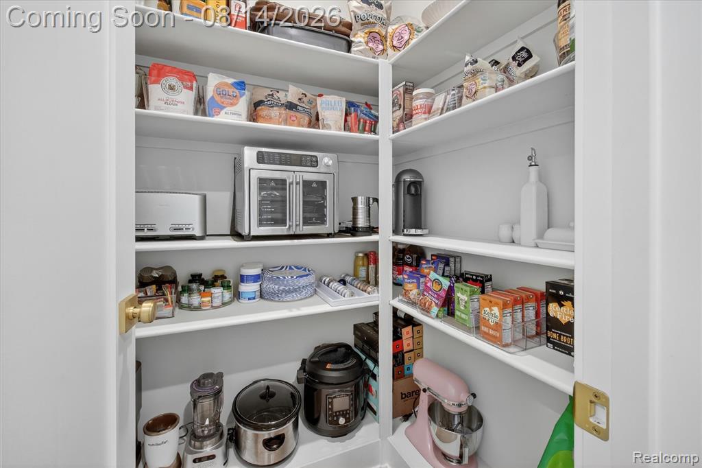 9295 Elmhurst Avenue Property Photo 20