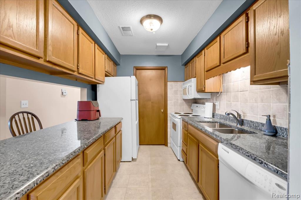 1395 Harbour Boulevard Property Photo 9