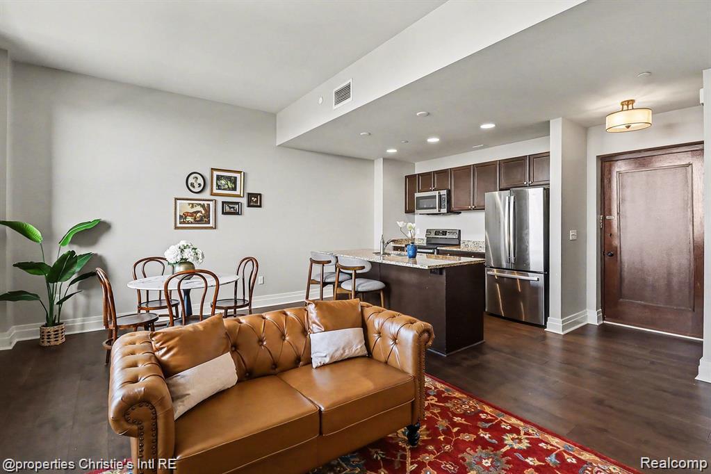 1 Park Avenue Property Photo 5