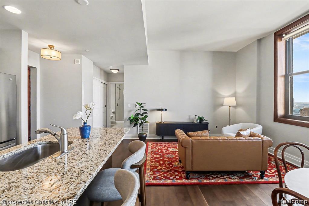1 Park Avenue Property Photo 7