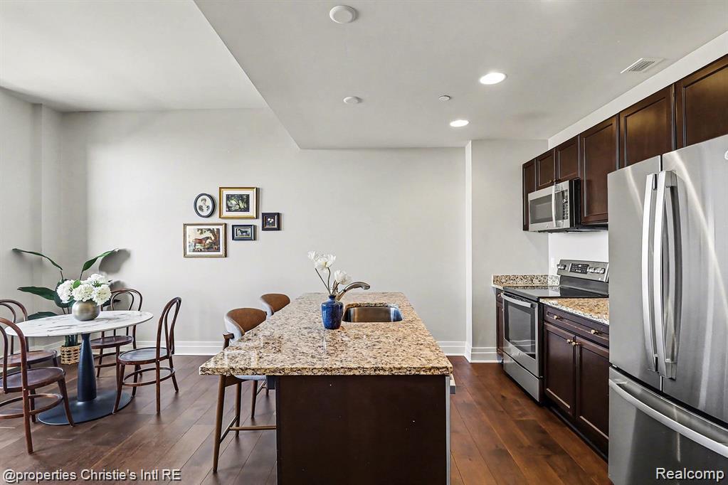 1 Park Avenue Property Photo 17