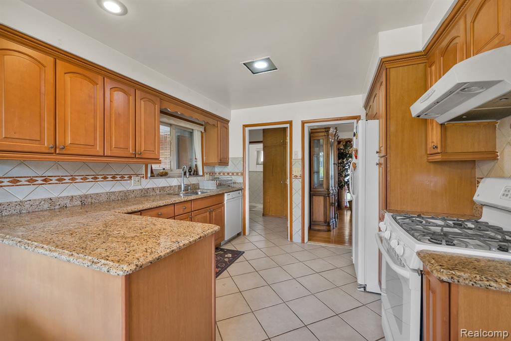 7771 Esper Boulevard Property Photo 22