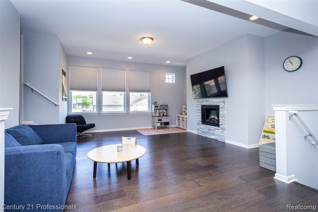 57 Kaprol Drive Property Photo 6