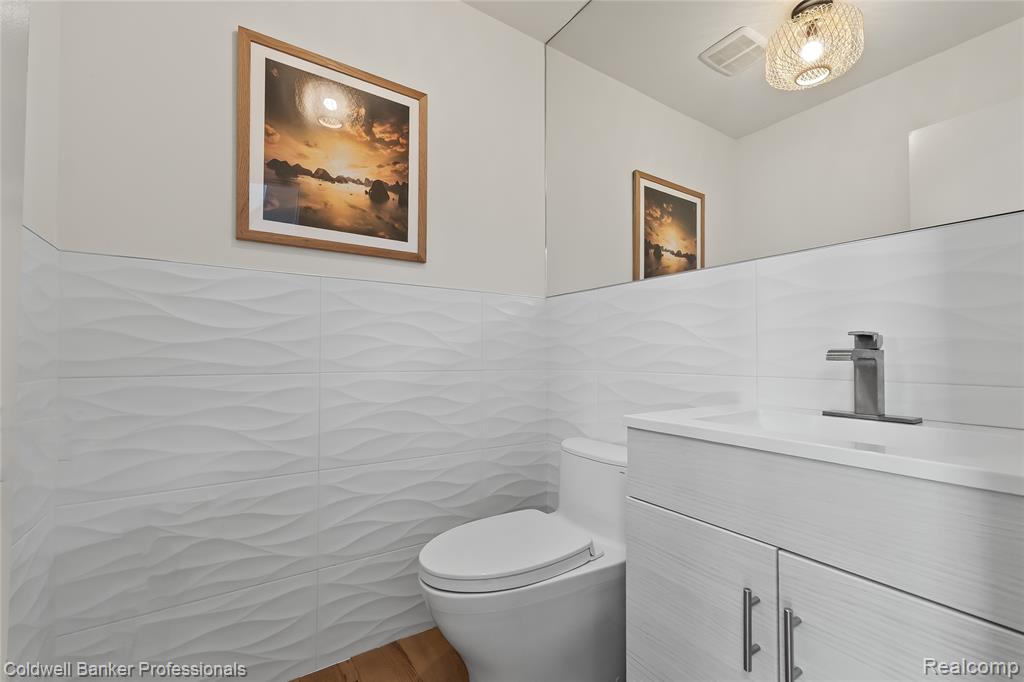 2385 Avondale Street Property Photo 10