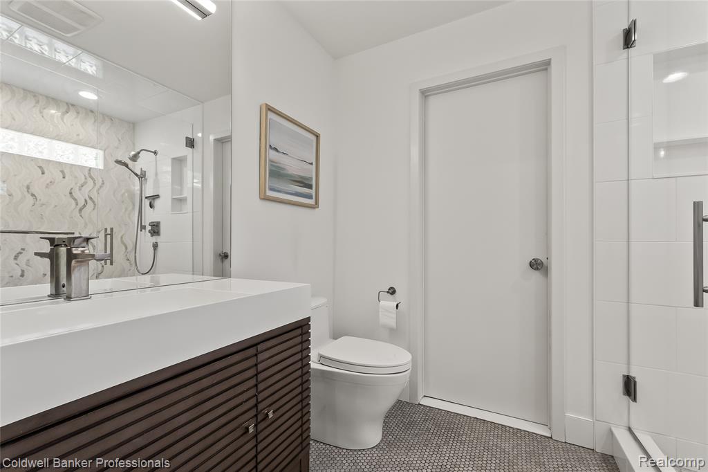 2385 Avondale Street Property Photo 19