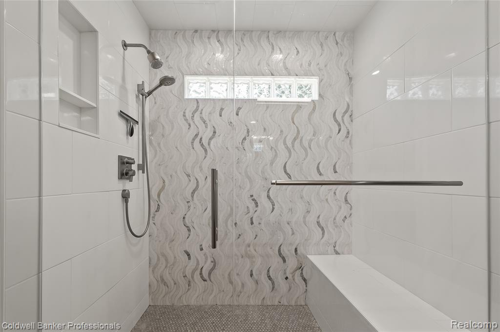 2385 Avondale Street Property Photo 20