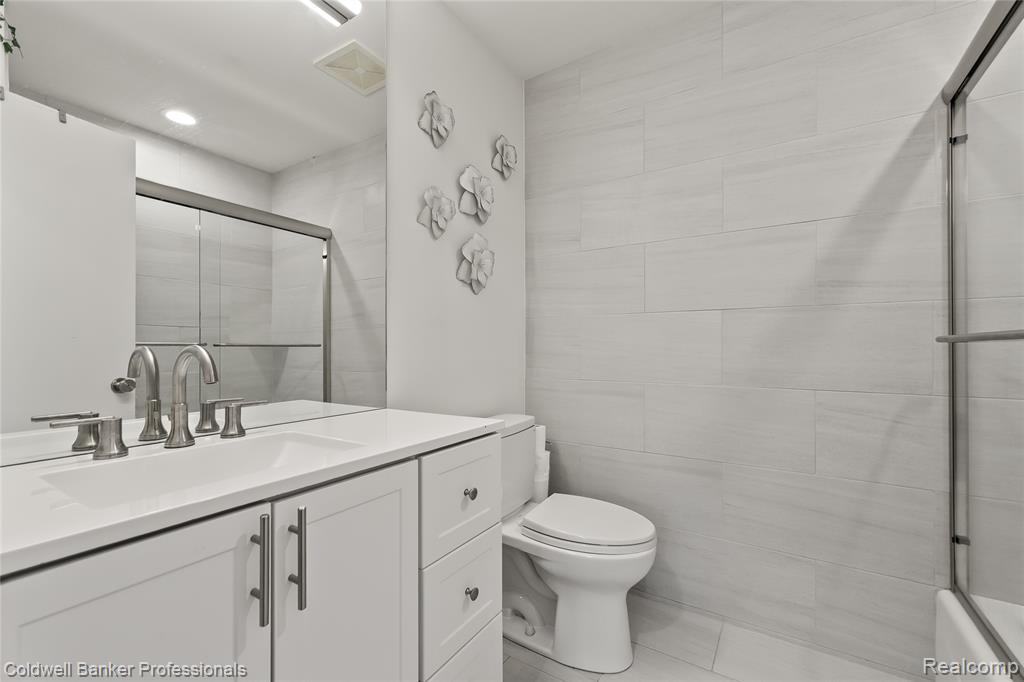 2385 Avondale Street Property Photo 22