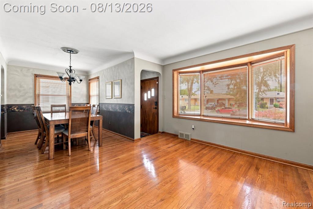 17612 Sprenger Avenue Property Photo 5