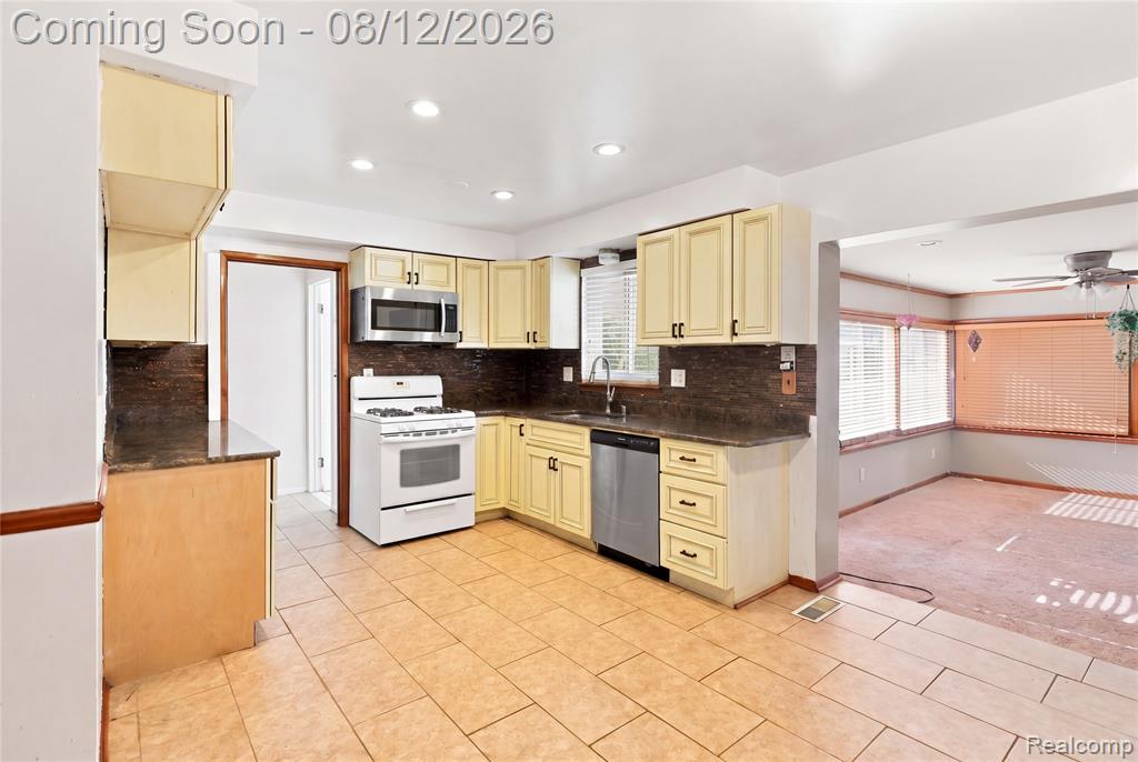 5383 Gerald Street Property Photo 7