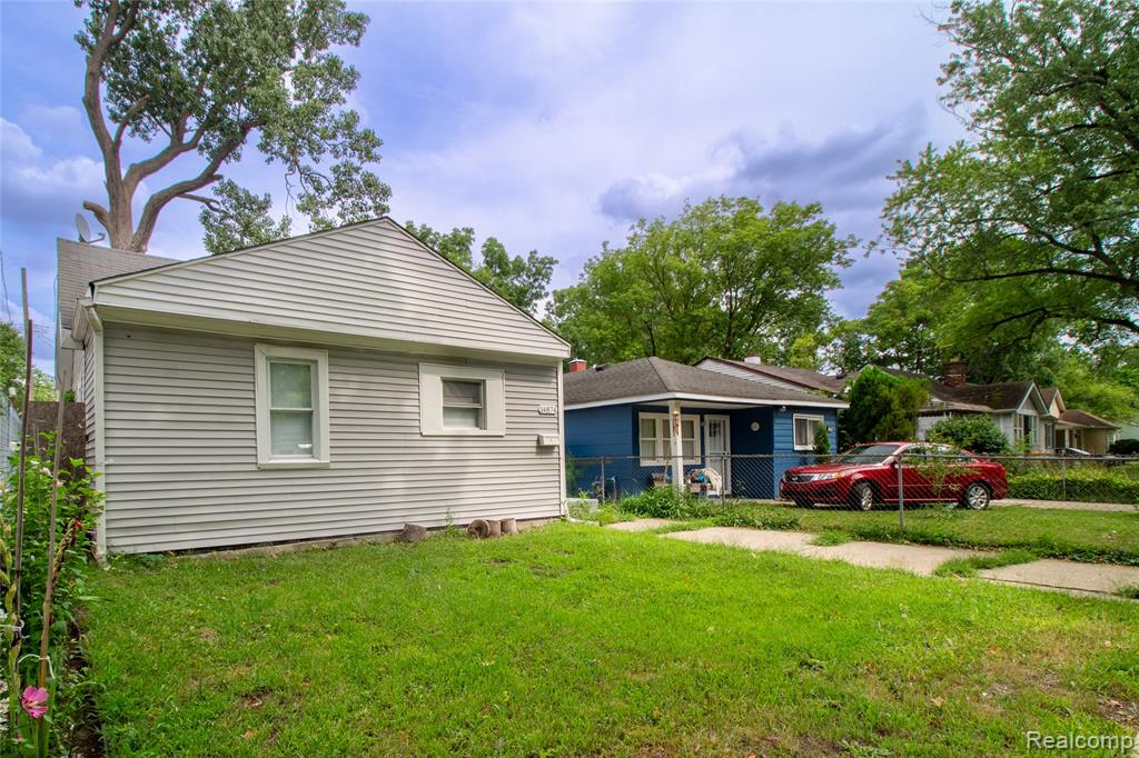 14874 Dolphin Street Property Photo 3