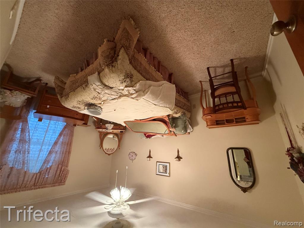 16019 Rivershore Lane Property Photo 4