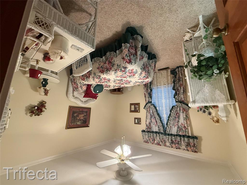 16019 Rivershore Lane Property Photo 5
