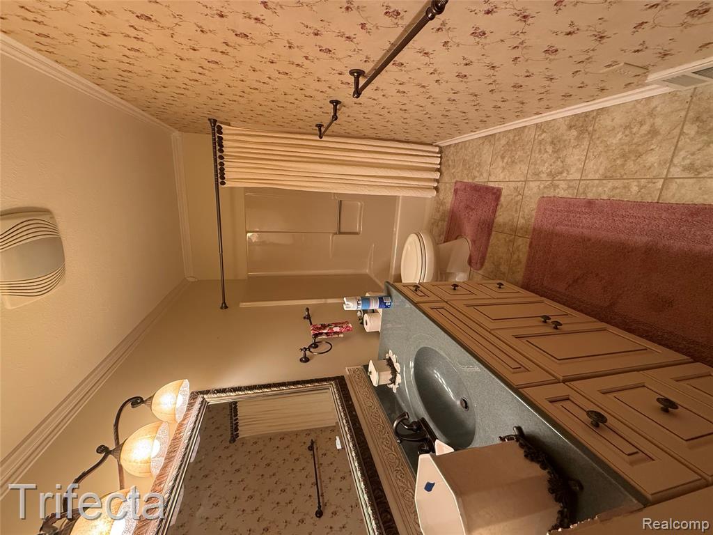16019 Rivershore Lane Property Photo 6