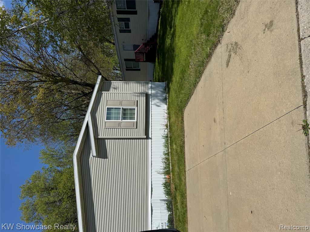 1414 Nardeer St. Property Photo 3