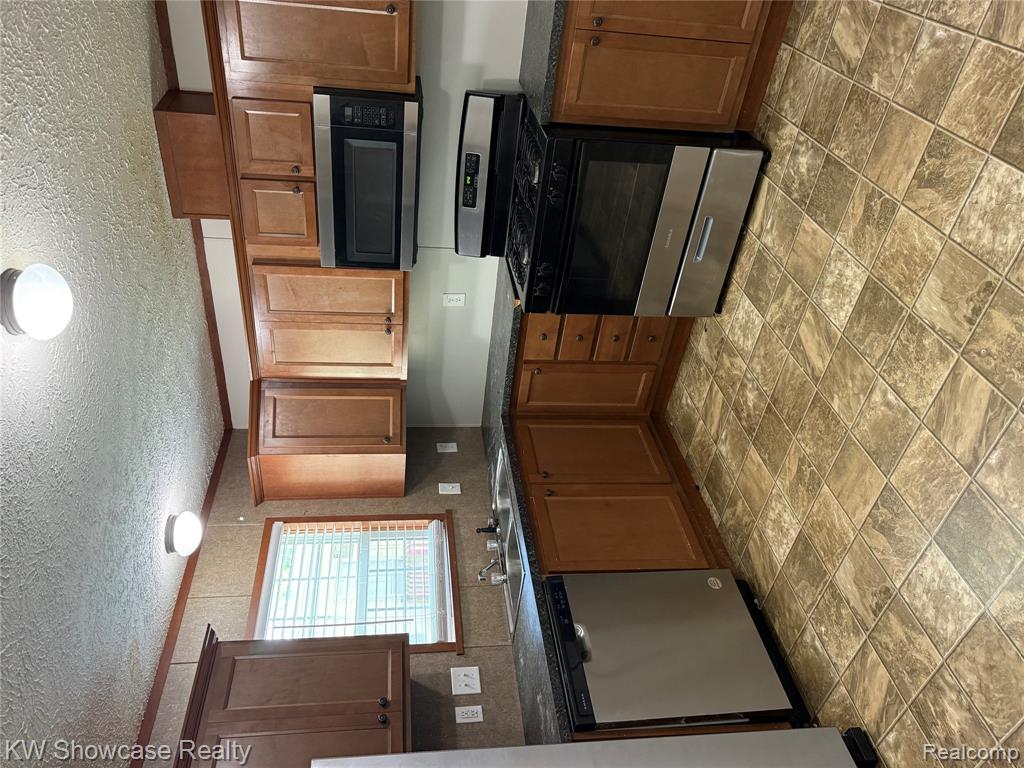 1414 Nardeer St. Property Photo 5
