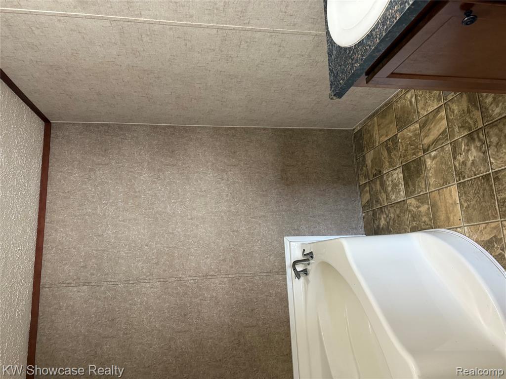 1414 Nardeer St. Property Photo 11