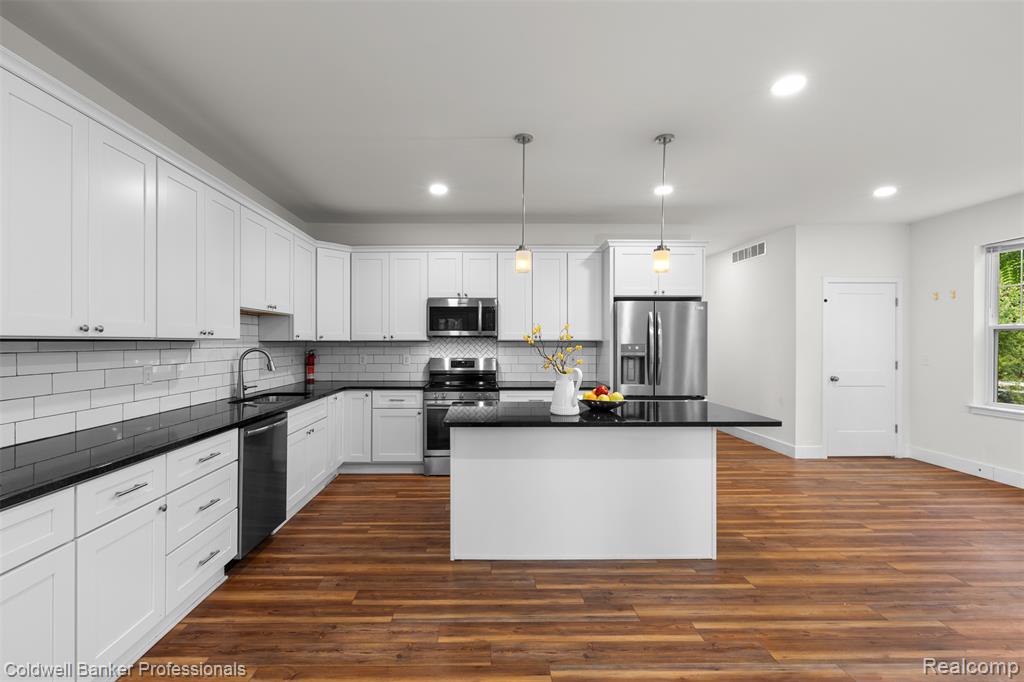 435 Hiscock Street Property Photo 14