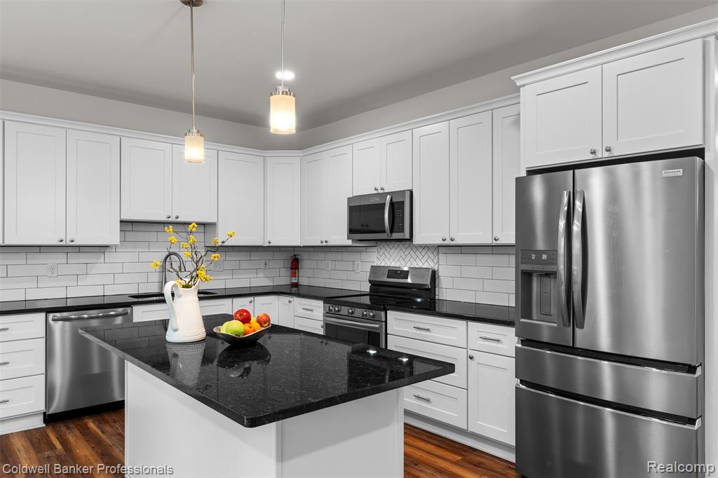 435 Hiscock Street Property Photo 16