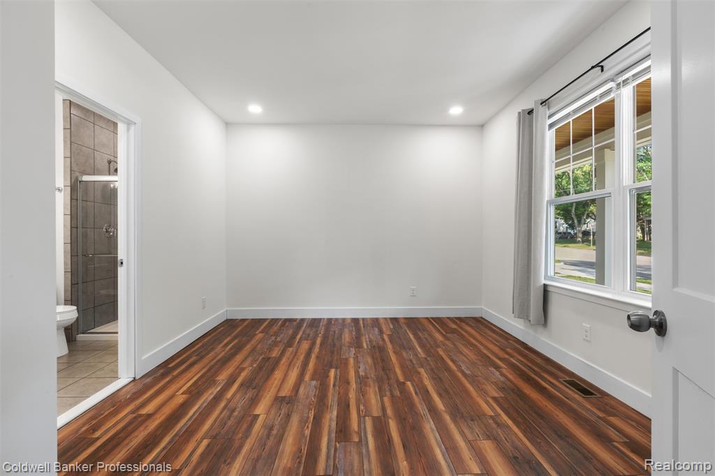 435 Hiscock Street Property Photo 18