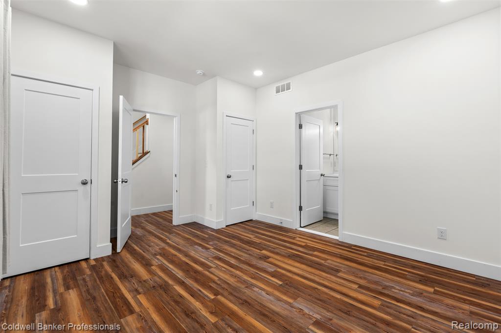435 Hiscock Street Property Photo 22