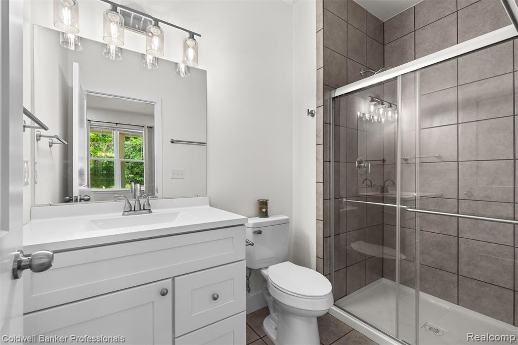 435 Hiscock Street Property Photo 23